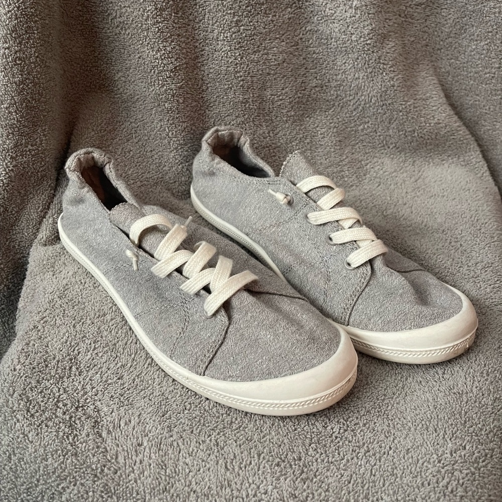11W Slip on Grey Sneakers